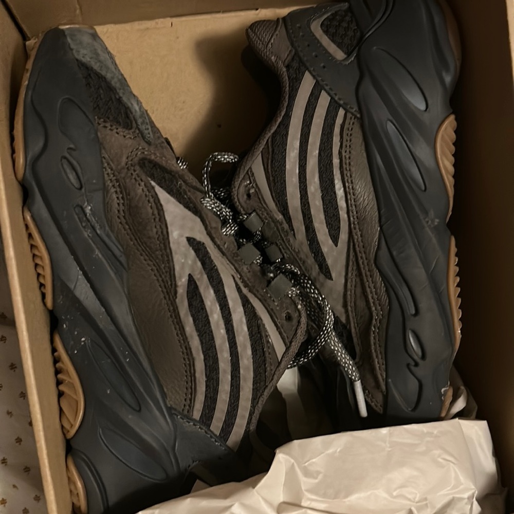 Yeezy boost 700 v2 ‘geode ‘